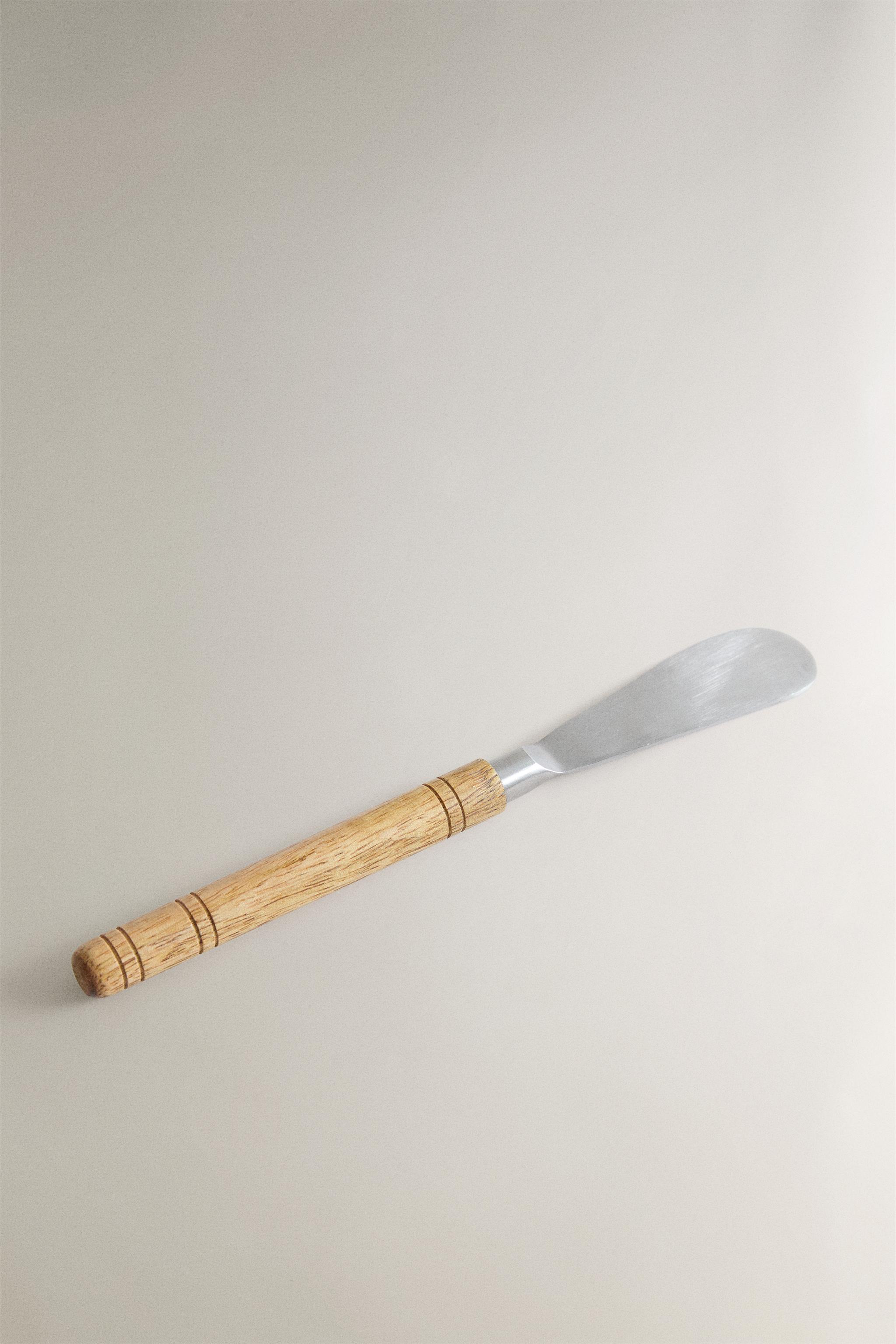 WOODEN HANDLE BUTTER KNIFE