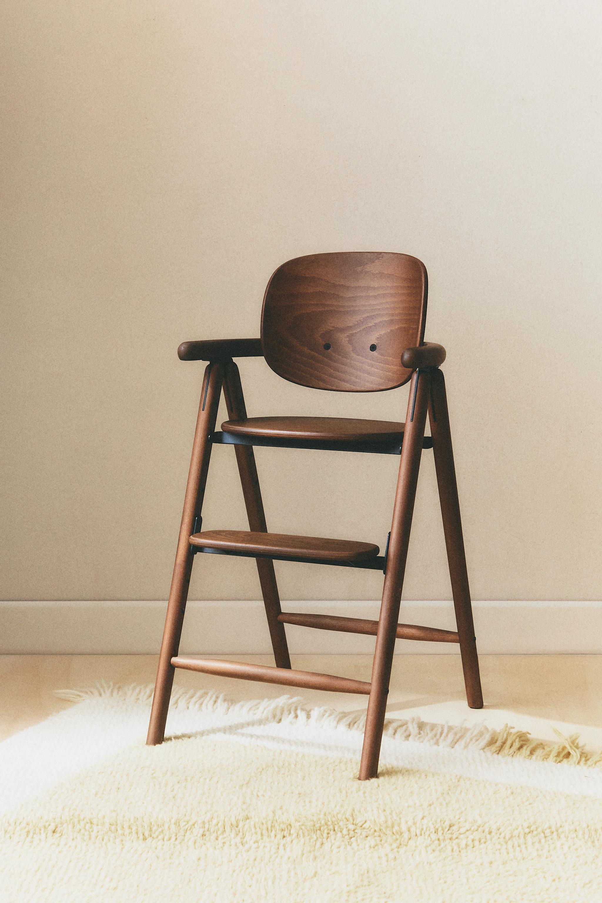 KIDS' BEECH WOOD HIGH CHAIR | CHARLIE CRANE — Brown