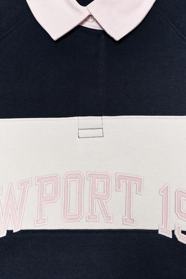 GESTREIFTES POLO-SWEATSHIRT MIT SCHRIFTZUG - Marineblau von Zara