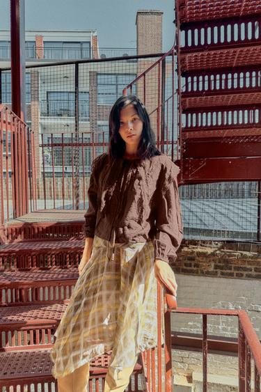 قميص انسيابي بياقة بيتر بان - بني داكن by Zara
