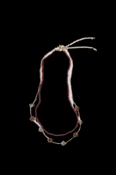 PACK OF TWO BEADED NECKLACES WITH FLOWERS - Maroon by Zara