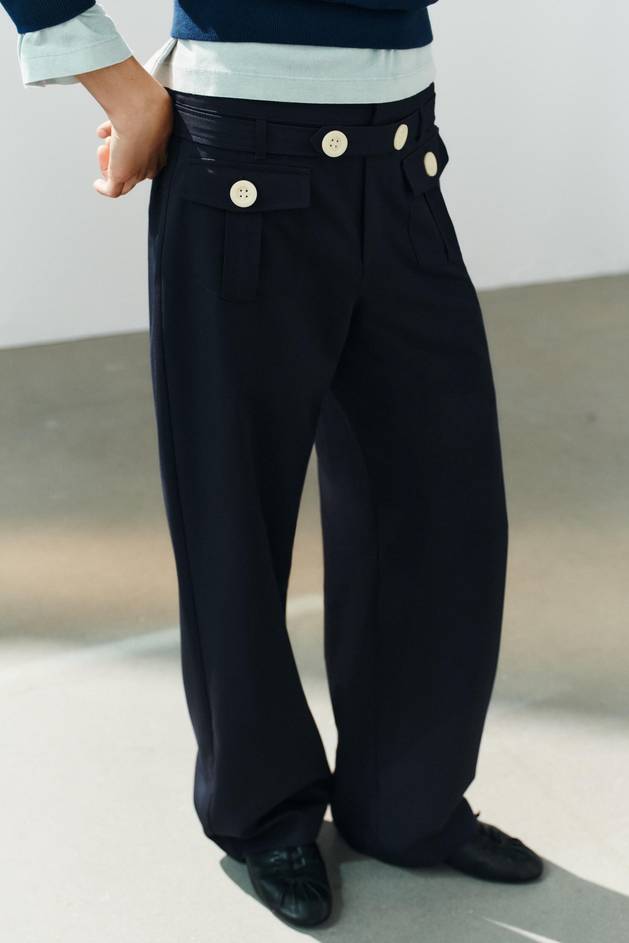 STRAIGHT-LEG TROUSERS WITH CONTRAST BUTTONS