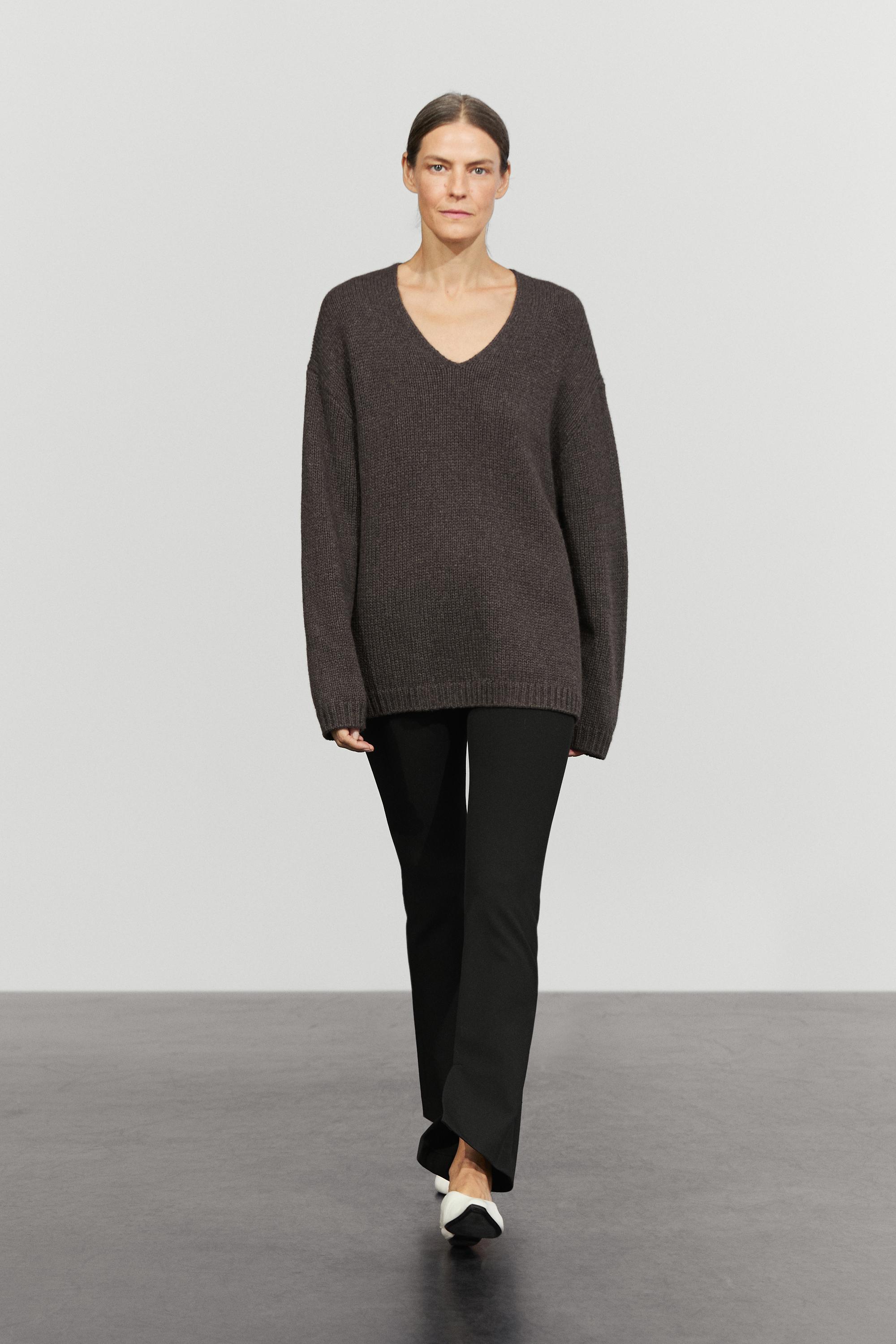 100% cashmere V-neck sweater