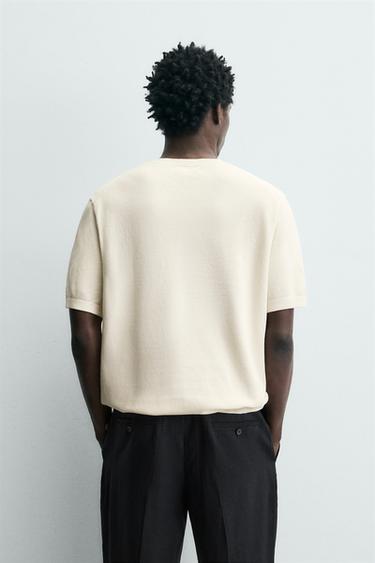 T-SHIRT EN MAILLE COUPE DÉCONTRACTÉE - Blanc cassé de Zara - Image 2