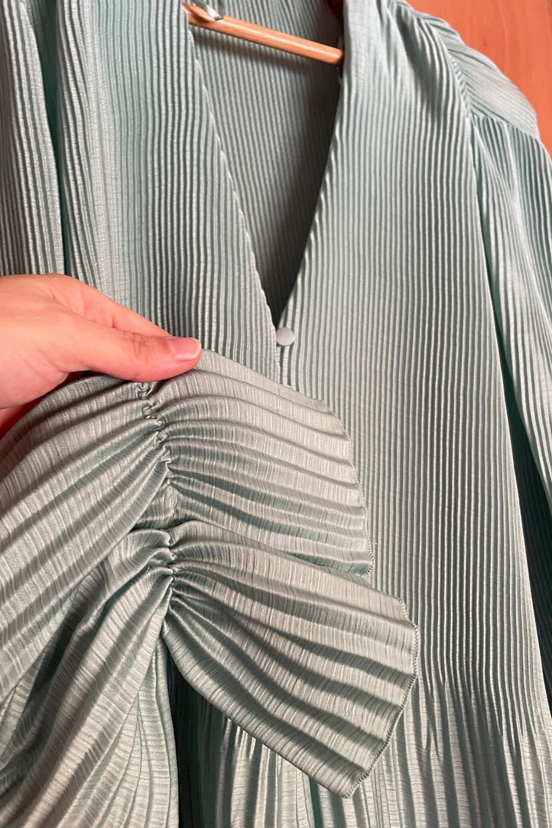 FINE PLEATED BLOUSE - Image 4