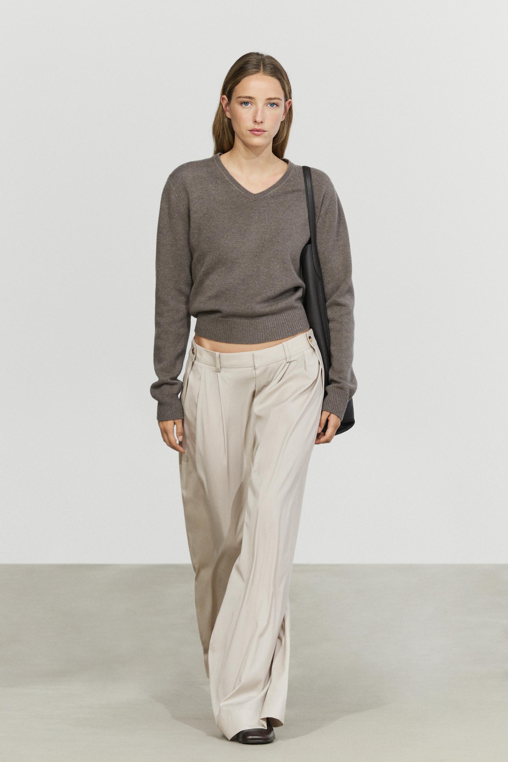 100% wool V-neck knit sweater