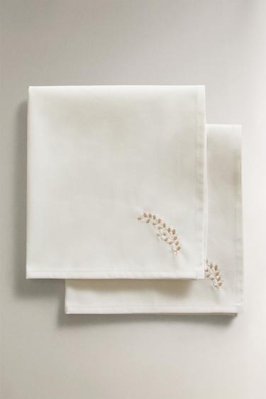 فوطة مائدة ساتان بتطريز نباتي (حزمة 2 قطعة) - خَام الخاص بـ Zara