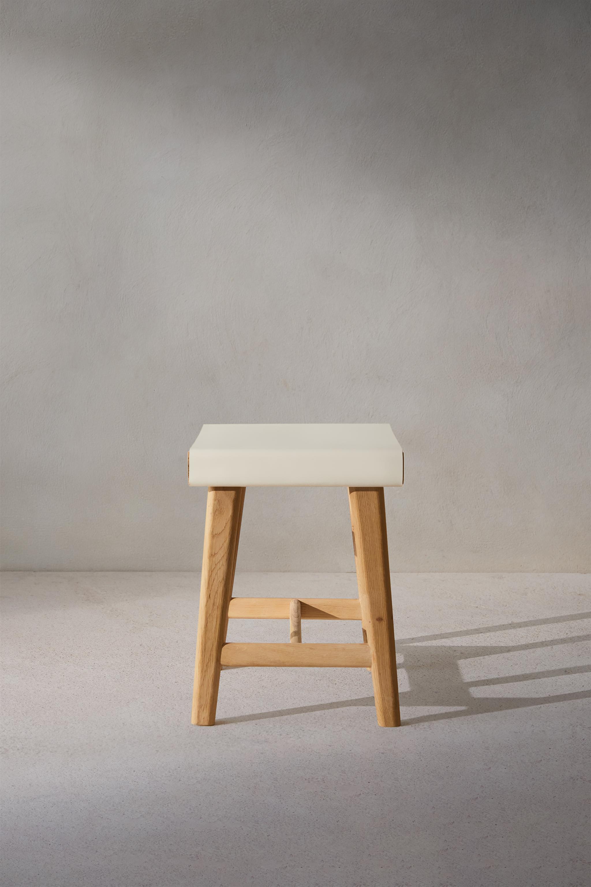 STOOL 01