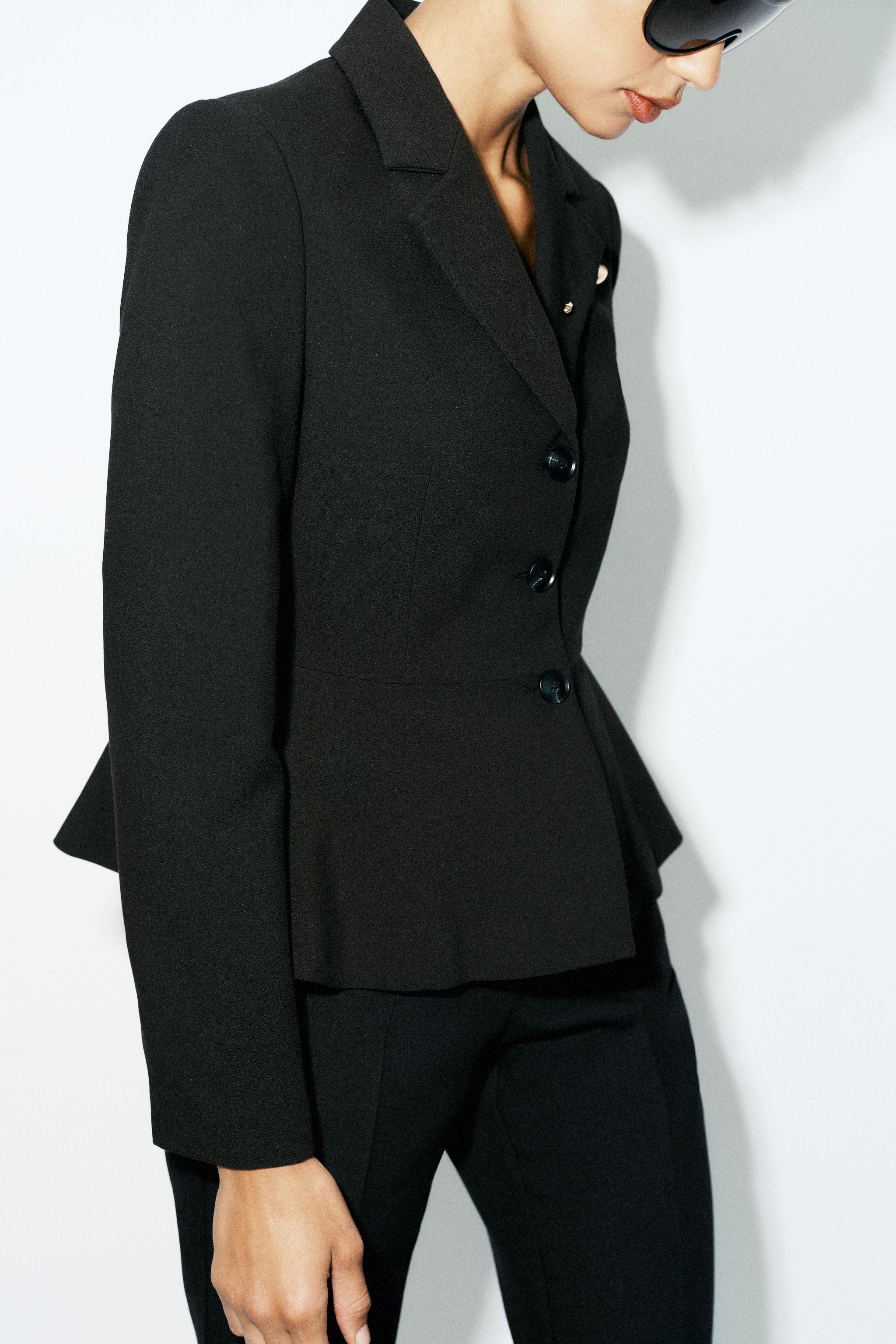 VESTE PEPLUM À ÉPAULETTES