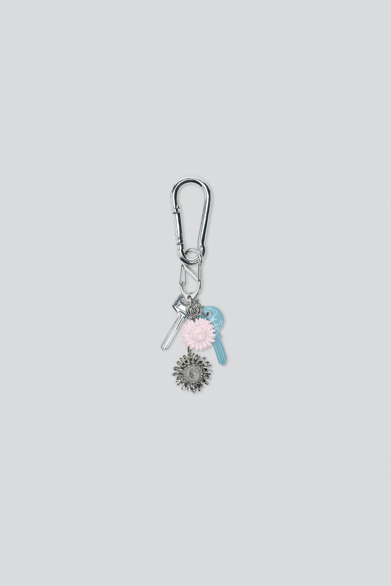 FLOWER AND KEY CHARM KEYRING — Bluish