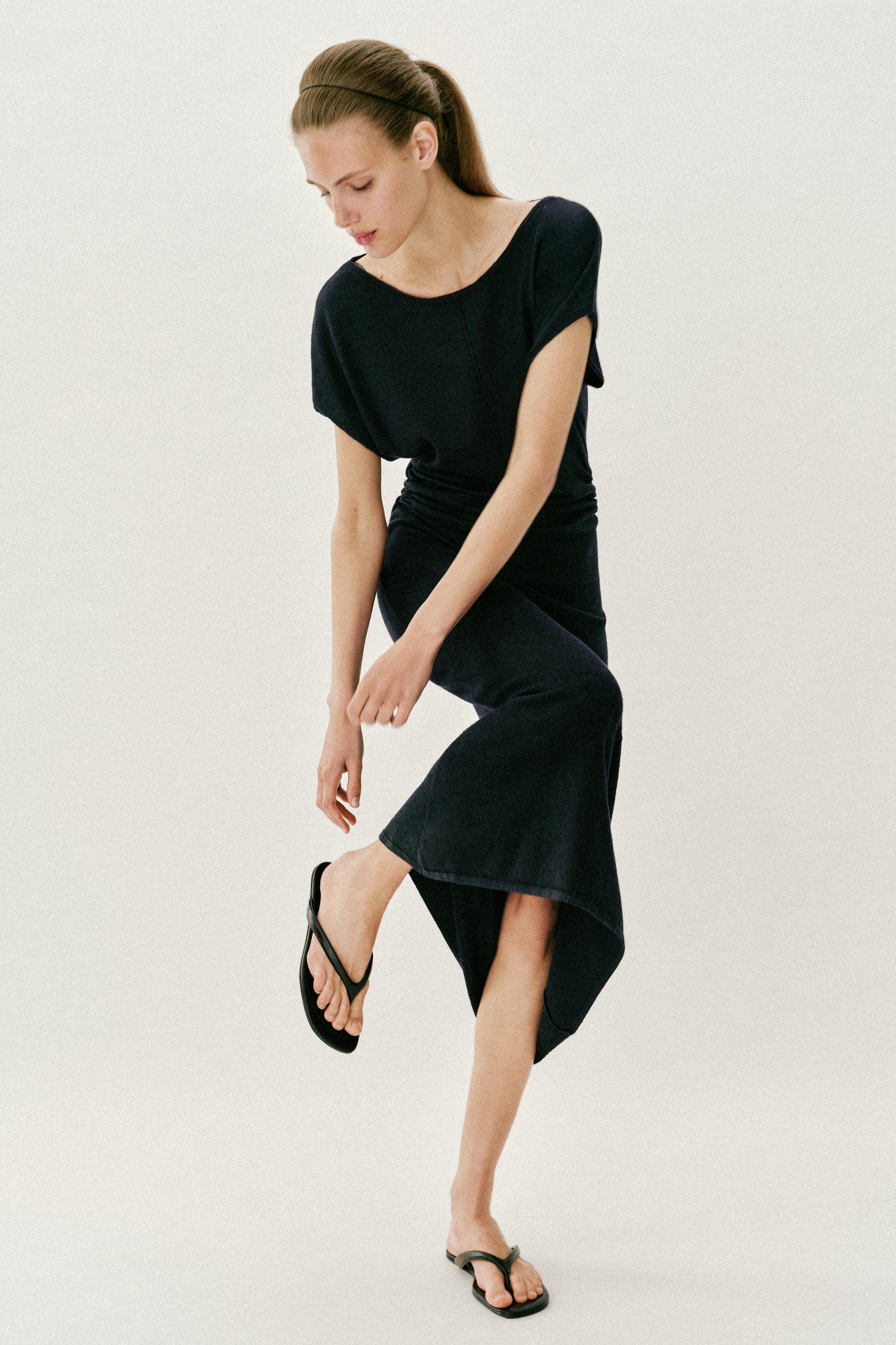 LONG KNIT DRESS WITH SIDE RUCHING