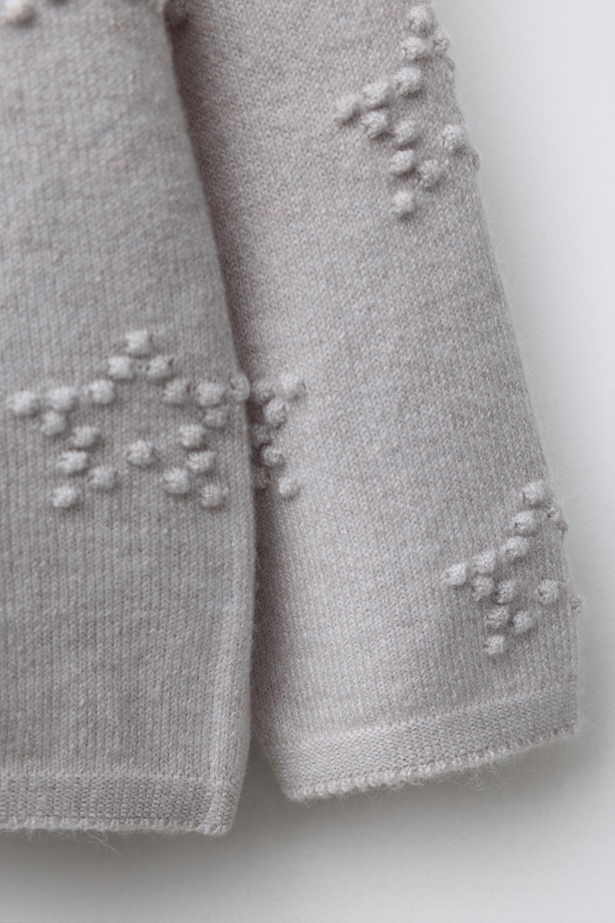 EMBROIDERED STAR KNIT JUMPER
