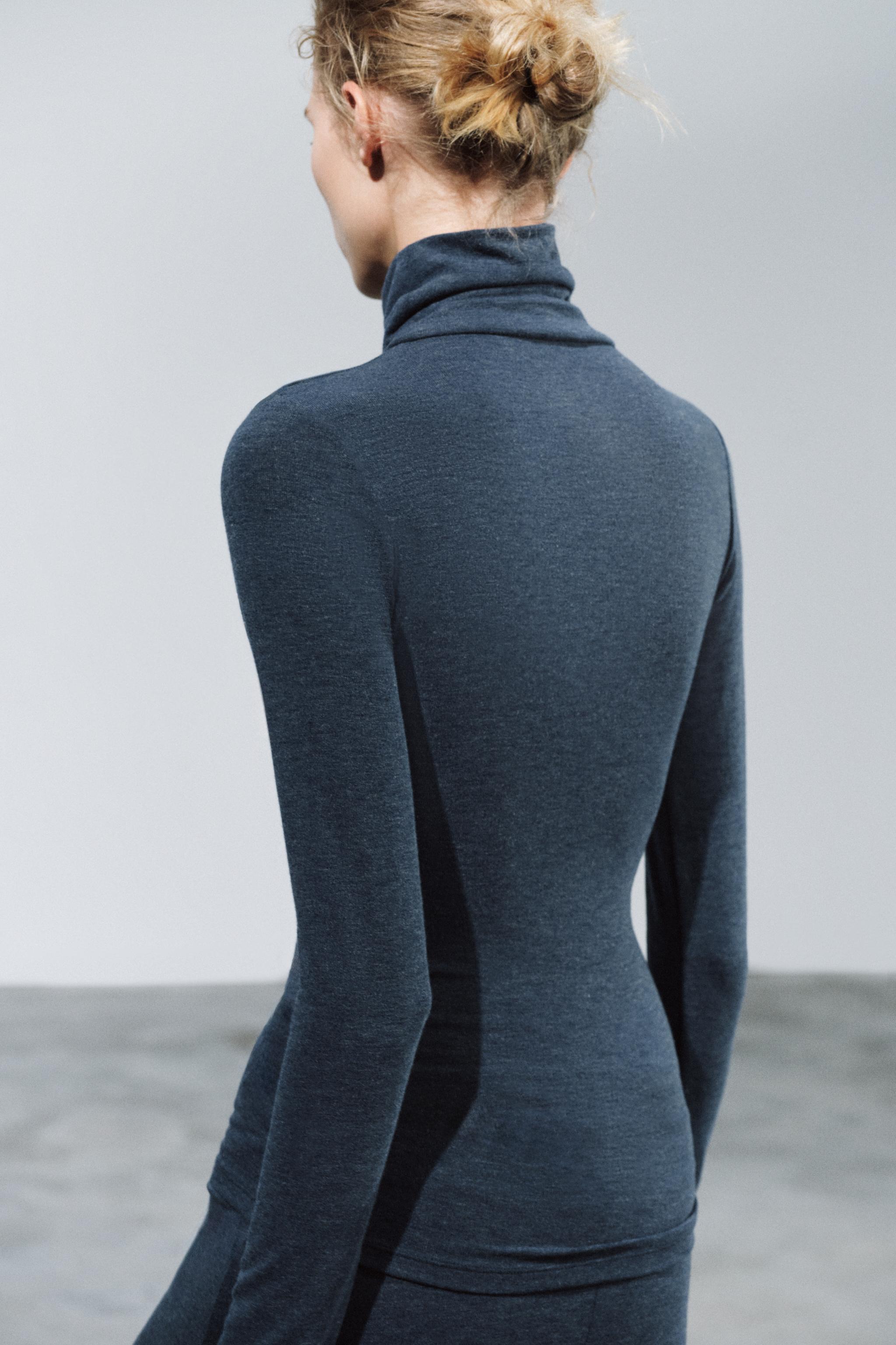 STAND-UP COLLAR T-SHIRT