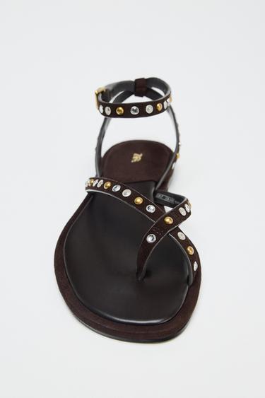 SANDALIA PIEL ABALORIOS - Marrón de Zara