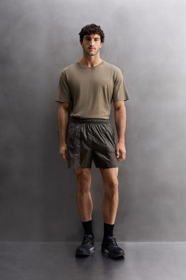 QUẦN SHORT THỂ THAO VẢI KỸ THUẬT - Màu nâu xám từ Zara