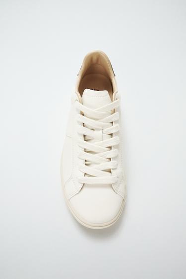 GIÀY THỂ THAO CHI TIẾT GÓT - Trắng Mờ từ Zara