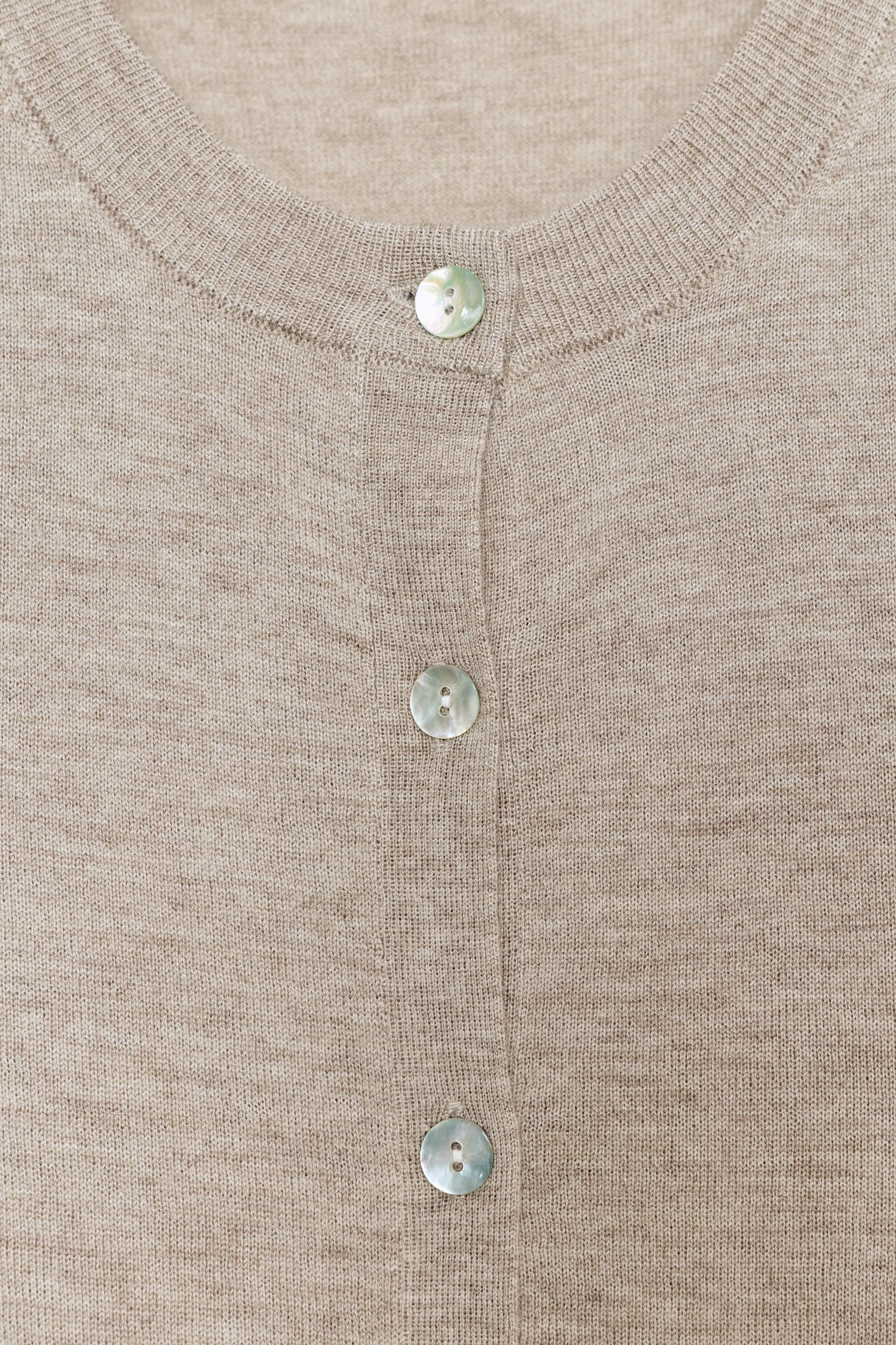 GILET AVEC LAINE MANCHES LONGUES