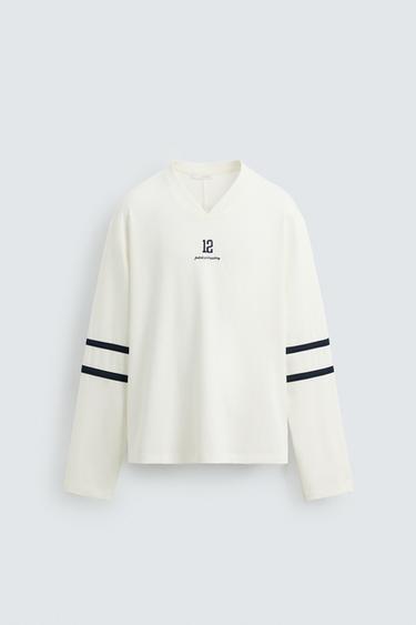 CAMISETA ESTAMPADO BALÓN RUGBY - Blanco roto de Zara - Imagen 0