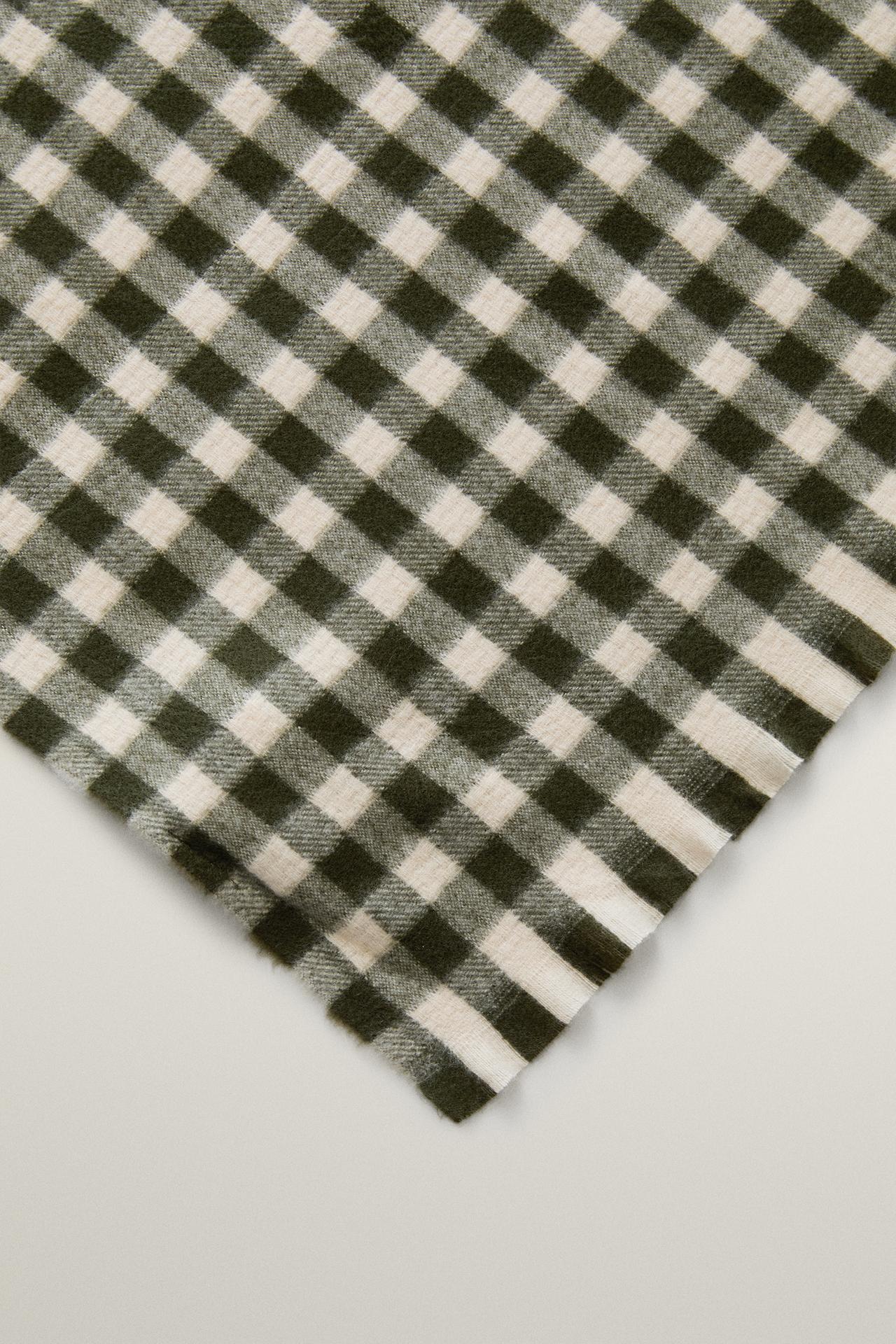 CHRISTMAS GINGHAM FRINGE BLANKET — Green