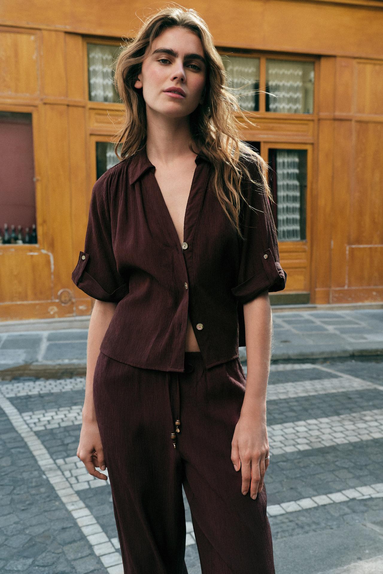 FLOWY SHORT SLEEVE SHIRT — Dark brown