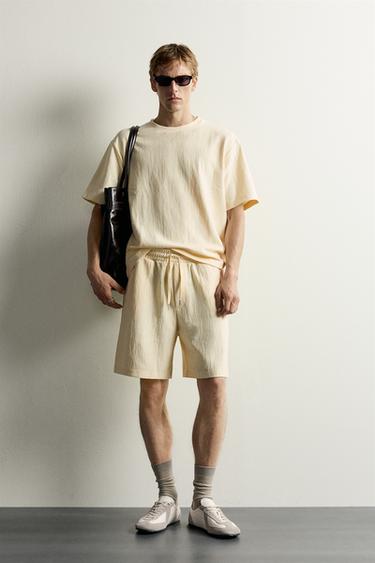 CAMISETA RELAXED FIT ESTRUCTURA - Mantequilla de Zara