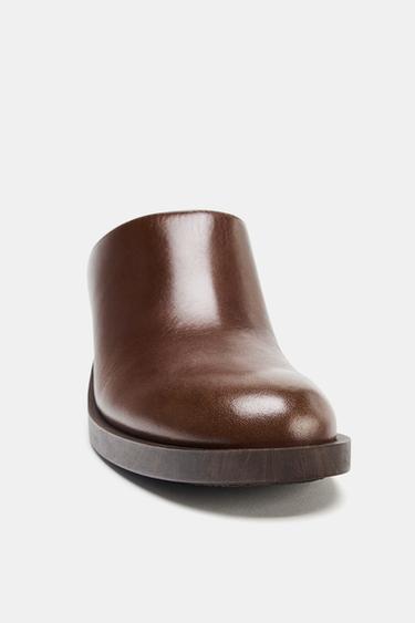 SABOTS À TALONS EN CUIR - Marron de Zara - Image 4