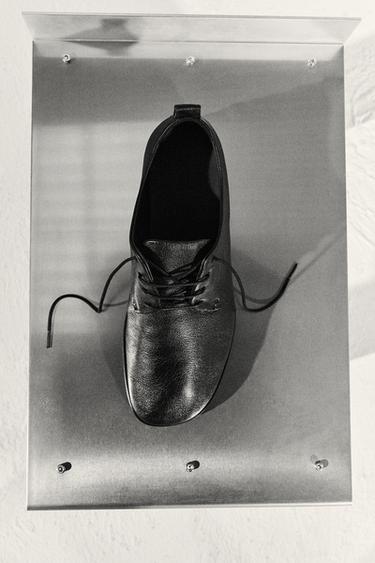 حذاء جلد أنيق إصدار محدود - أسود by Zara