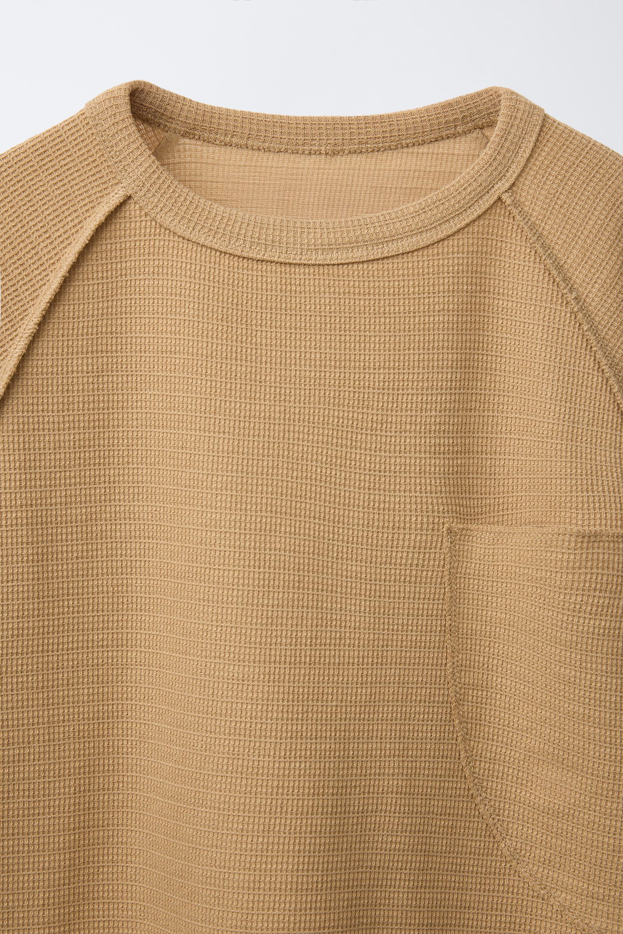 TEXTURED POCKET T-SHIRT