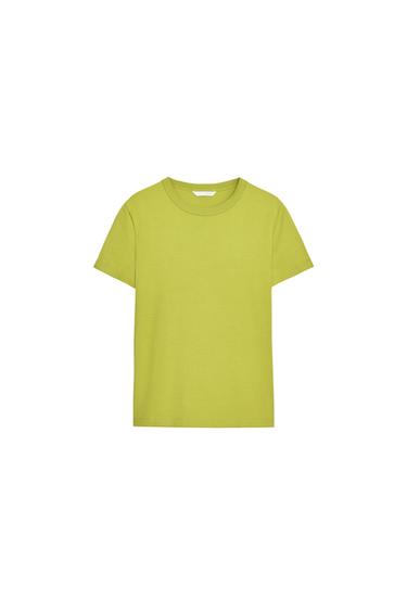 Front view of a green regular fit T-shirt, with a round neck, short sleeves, and a straight hem.