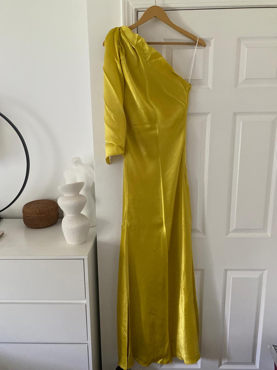 VESTIDO HOMBRO DESCUBIERTO EDICIÓN LIMITADA