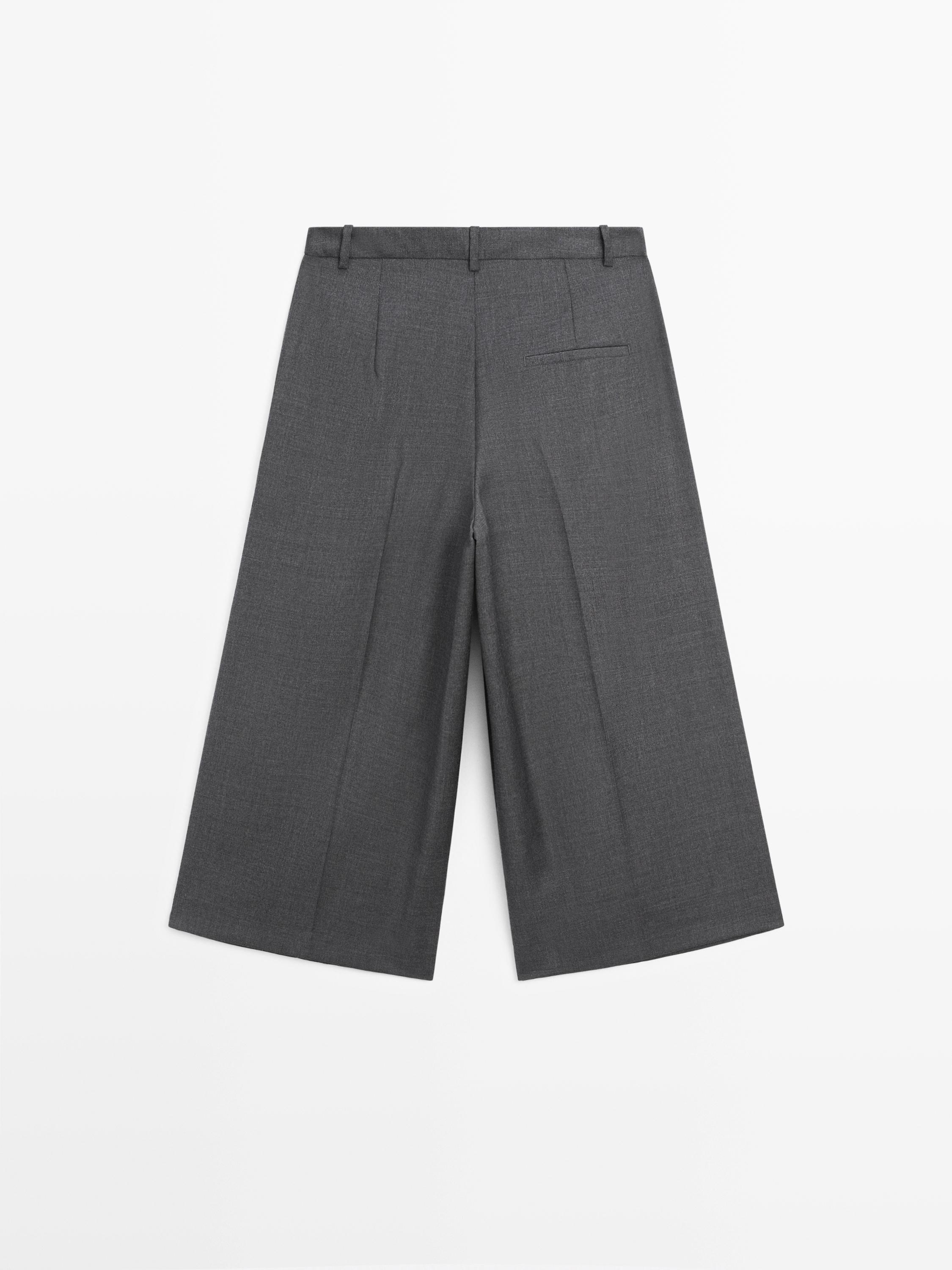 Long wool Bermuda shorts with darts