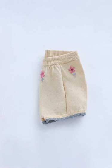 TIMELESZ - SHORT EN MAILLE À FLEURS BRODÉES - Kaki clair de Zara - Image 2