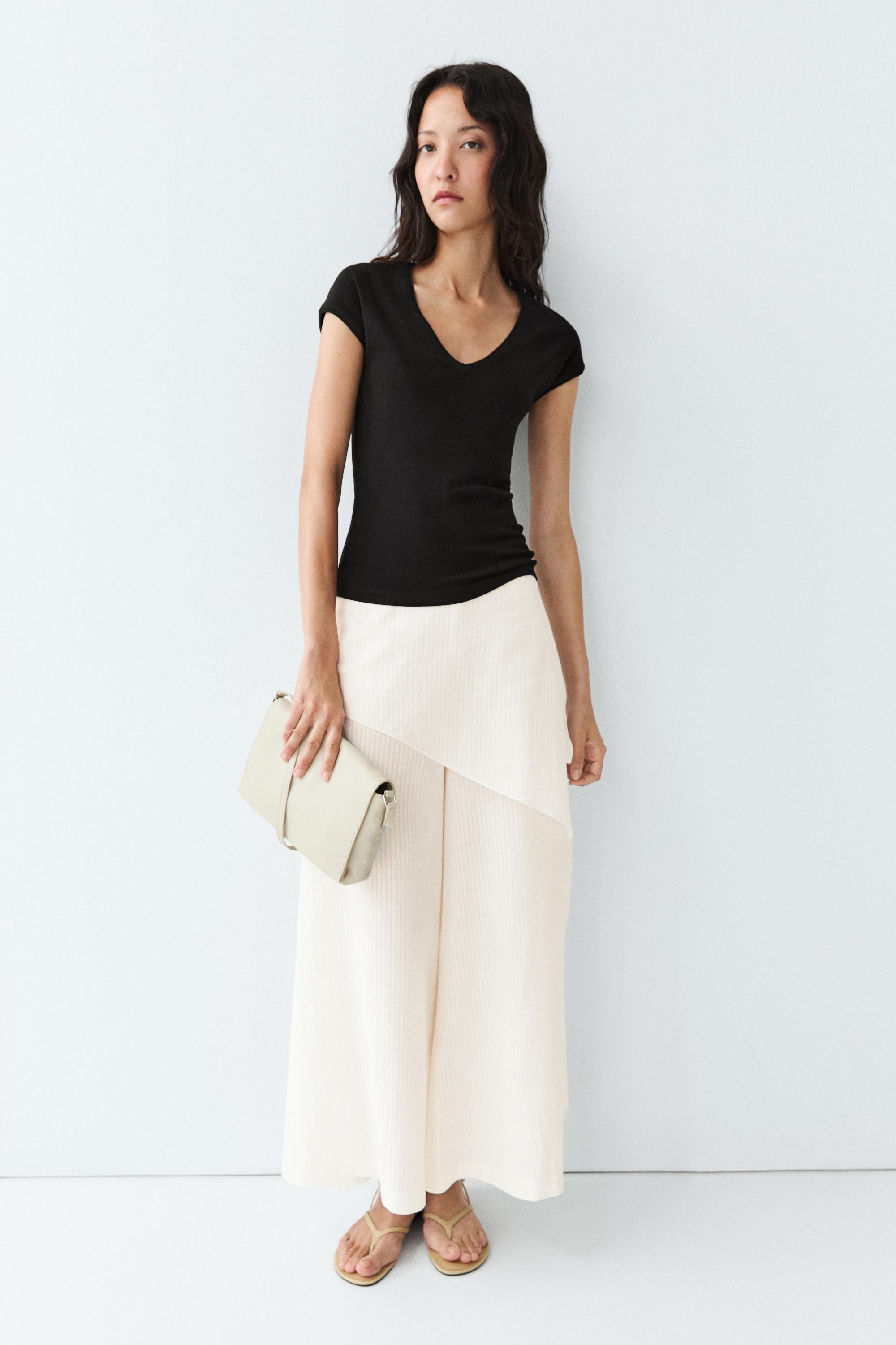 V-neck T-shirt