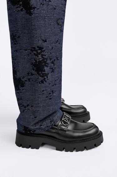 MOCASÍN VOLUMEN APLIQUE METÁLICO - Negro de Zara