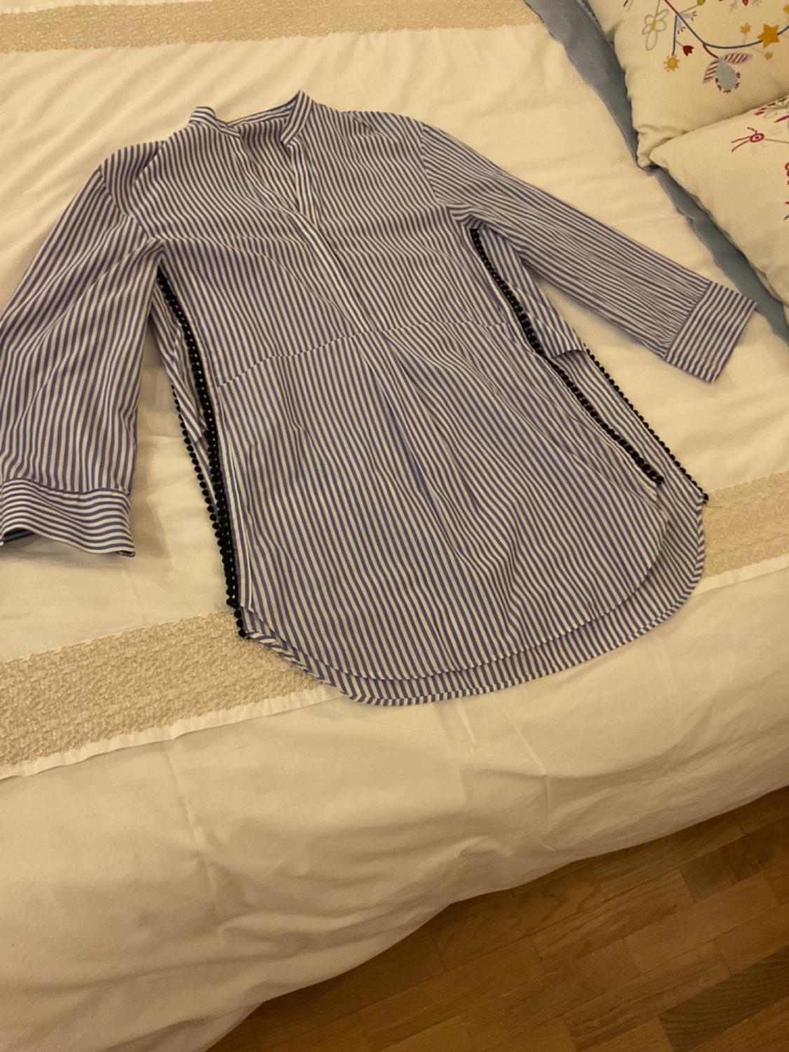 BLOUSE WITH SIDE DETAIL