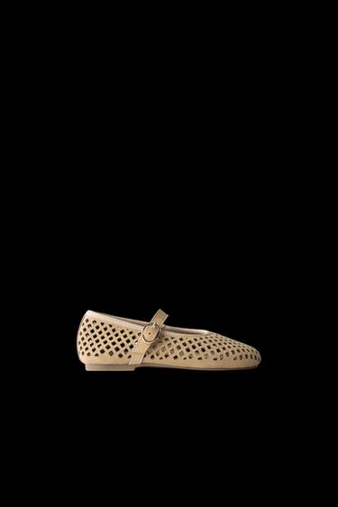 LEDERBALLERINA MIT PERFORATION - Sandfarbe von Zara
