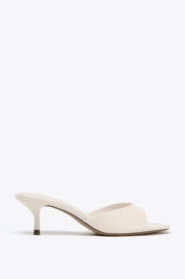 SANDÁLIA COM EFEITO ENVERNIZADO - Branco da Zara