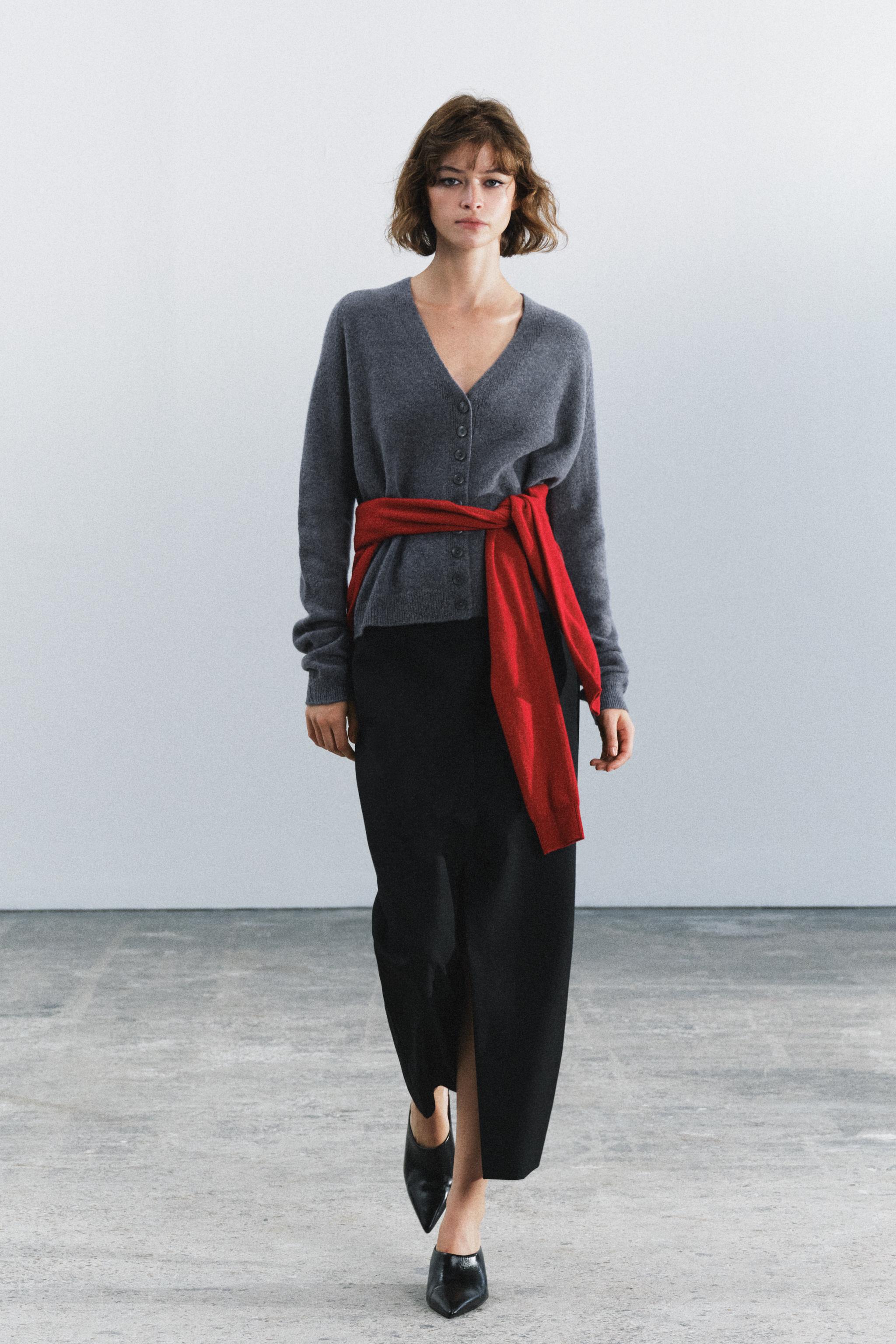 100% WOOL V-NECK CARDIGAN