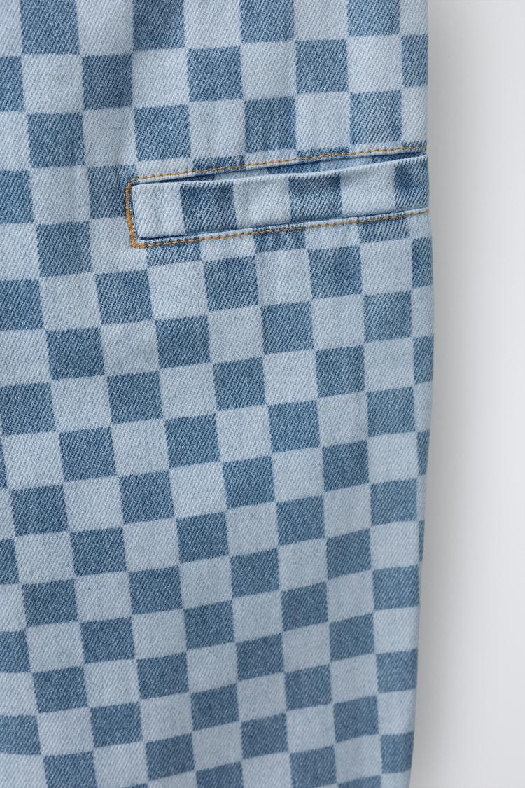Jeans de corte globo con estampado de cuadros 4