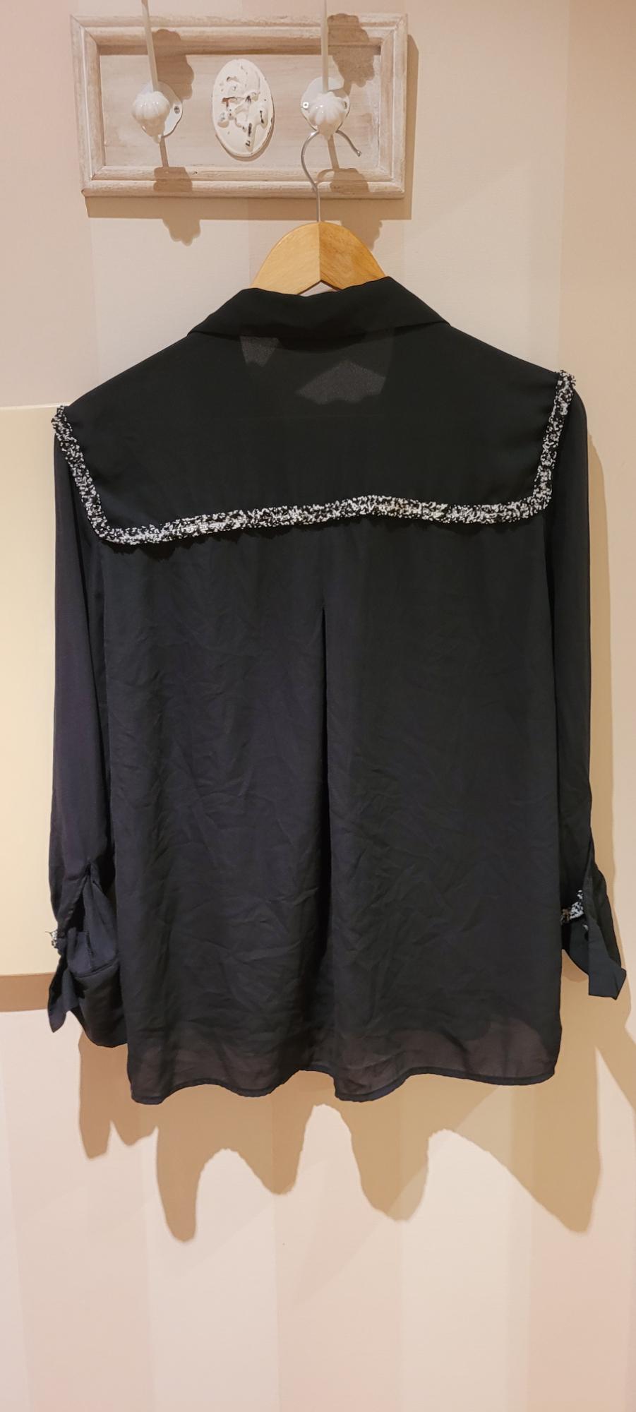 CAMISA NEGRA CON RIBETE EN CRUDO - Image 4