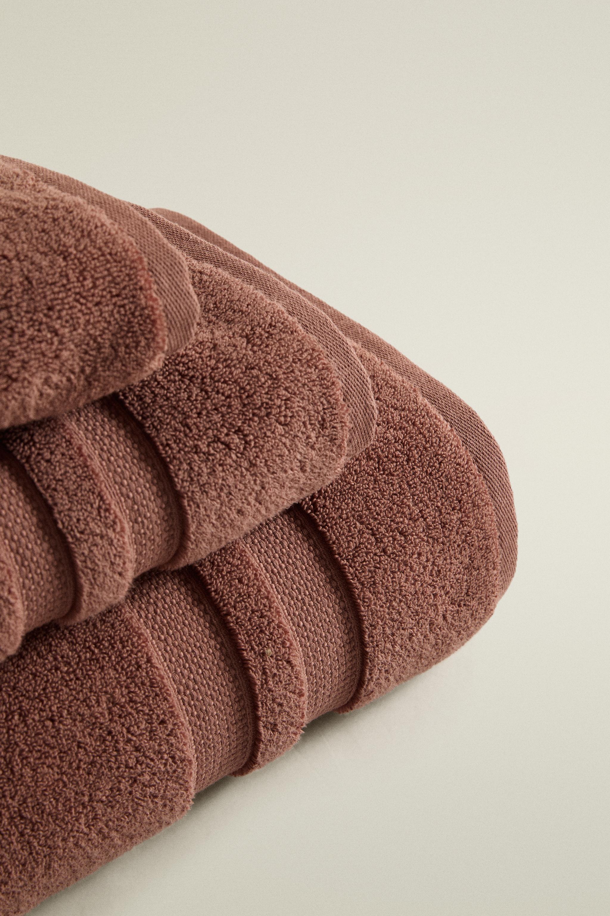 EXTRA SOFT DOUBLE-BORDER BATH TOWEL