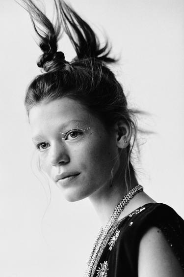 БАРХАТНЫЙ ЖИЛЕТ С БУСИНАМИ — ЧЕРНЫЙ от Zara