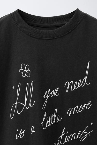 CAMISETA ESTAMPADO TEXTO - Antracita oscuro de Zara