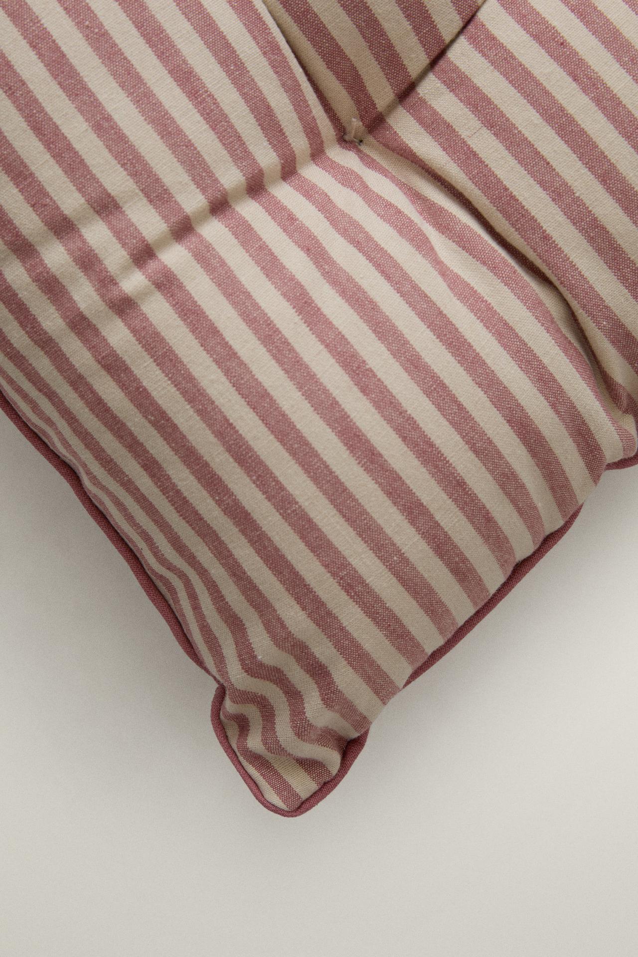 STRIPED SEAT CUSHION — striped