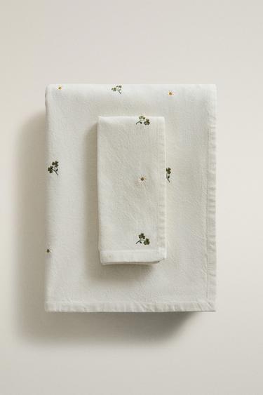 MANTEL BORDADOS TRÉBOL Y MARGARITA - Crudo de Zara