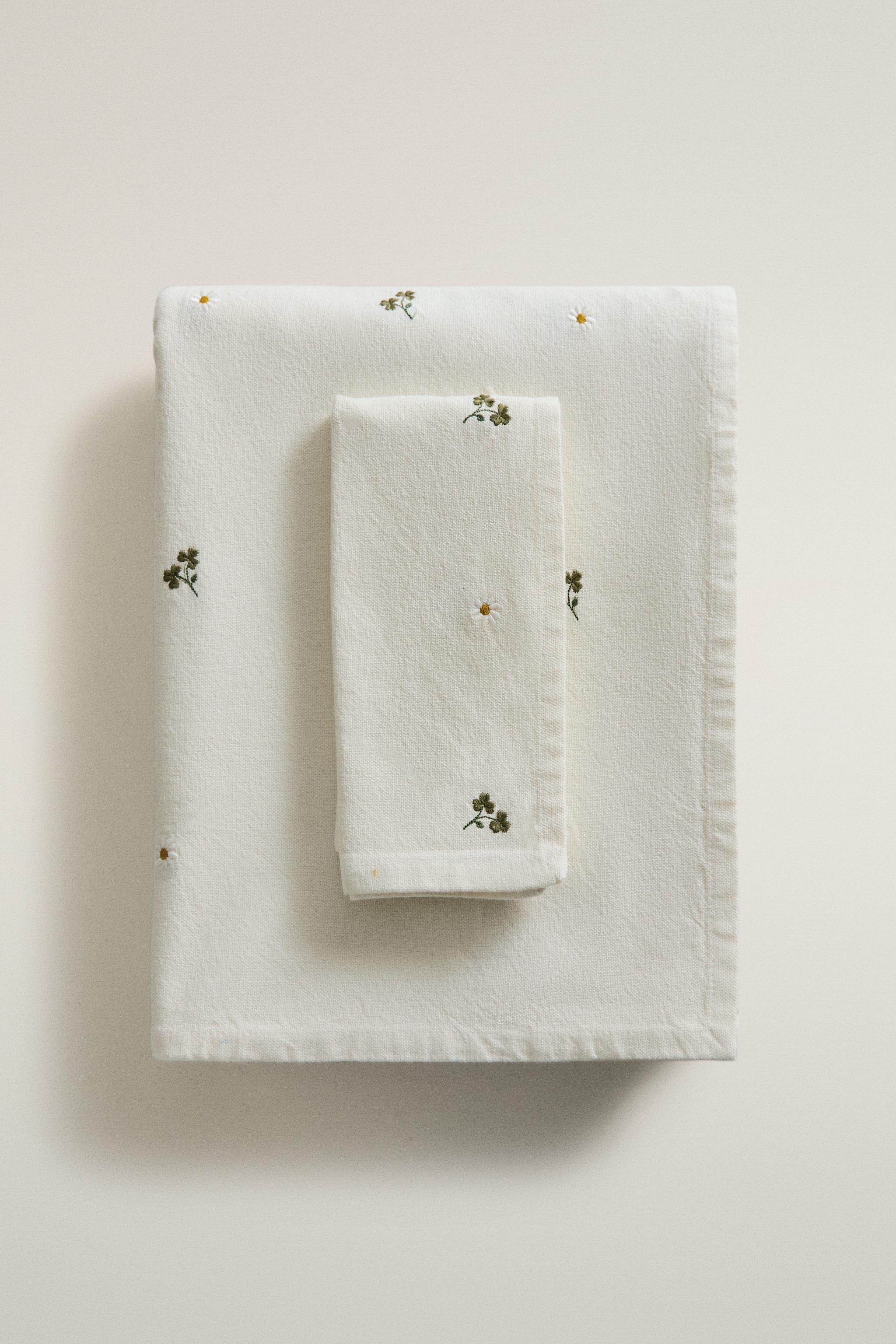 NAPPE BRODERIES TRÈFLE ET MARGUERITE
