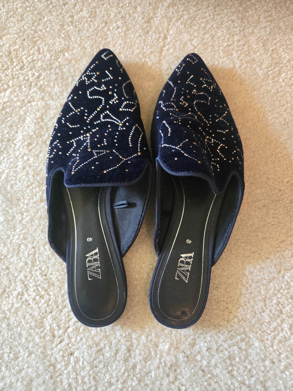 Blue velvet flat shoes with white and gold constellation design. Black insole with "ZARA" logo and size 40.