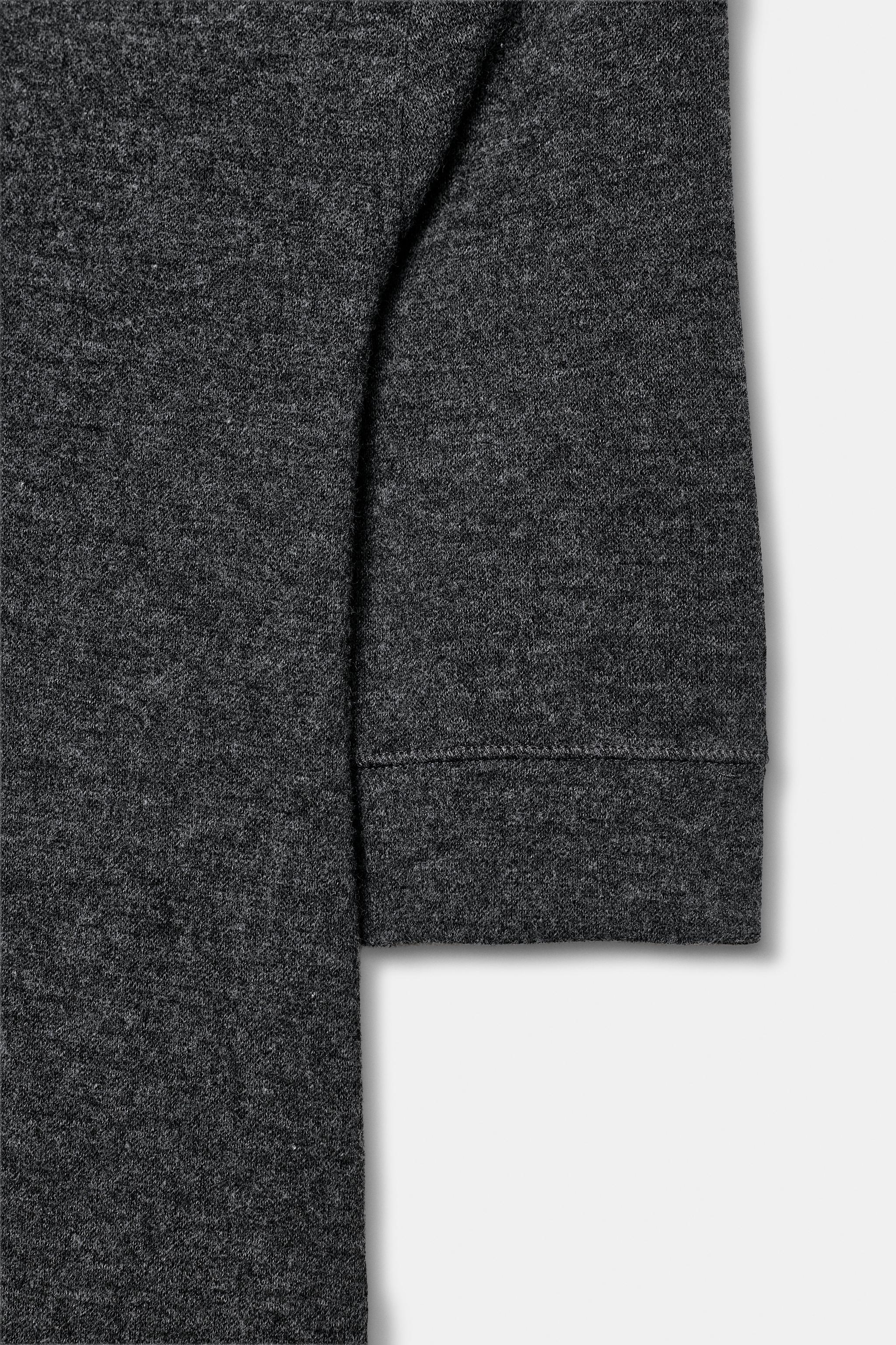 V-NECK T-SHIRT