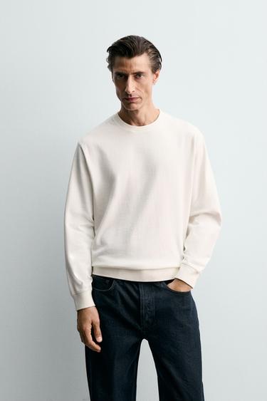 ТОЛСТОВКА SOFT С КРУГЛЫМ ВЫРЕЗОМ И ЭФФЕКТОМ ПОТЕРТОСТИ — ЭКРЮ от Zara