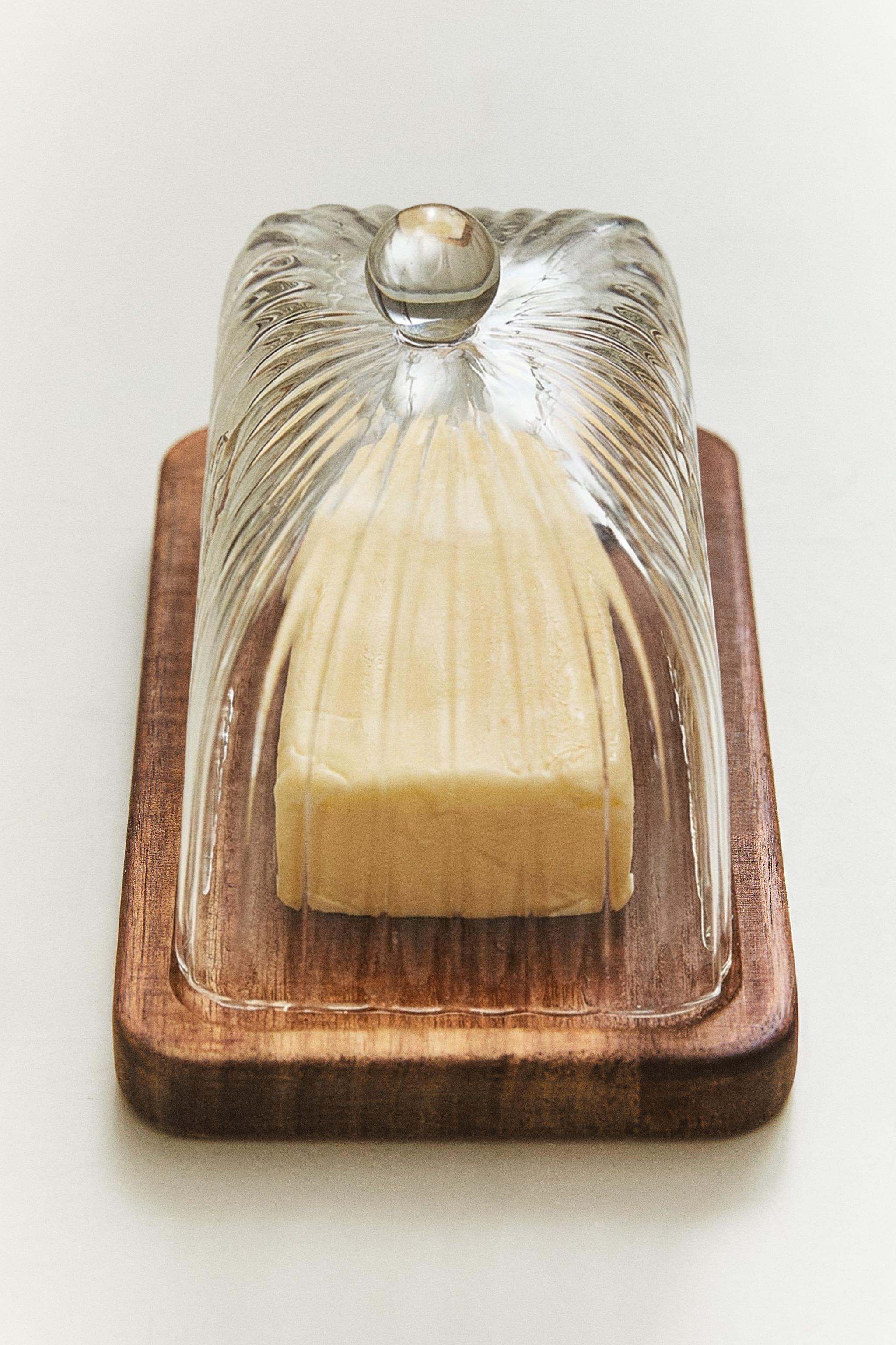 BOROSILICATE GLASS AND WOOD BUTTER DISH — Transparent
